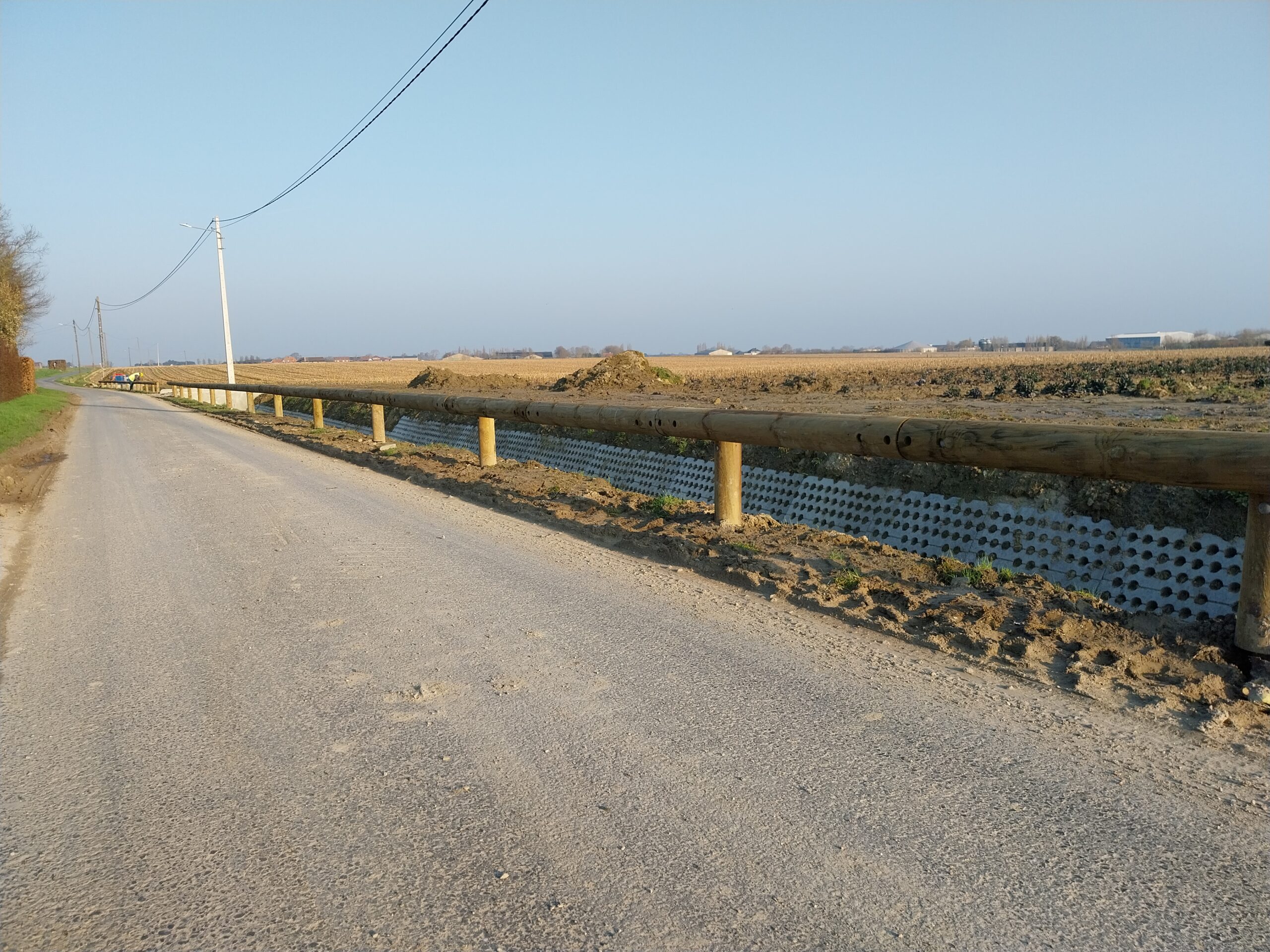 houten vangrail N2W7 type G4M langs gracht houten vangrail N2W7 type G4M langs gracht