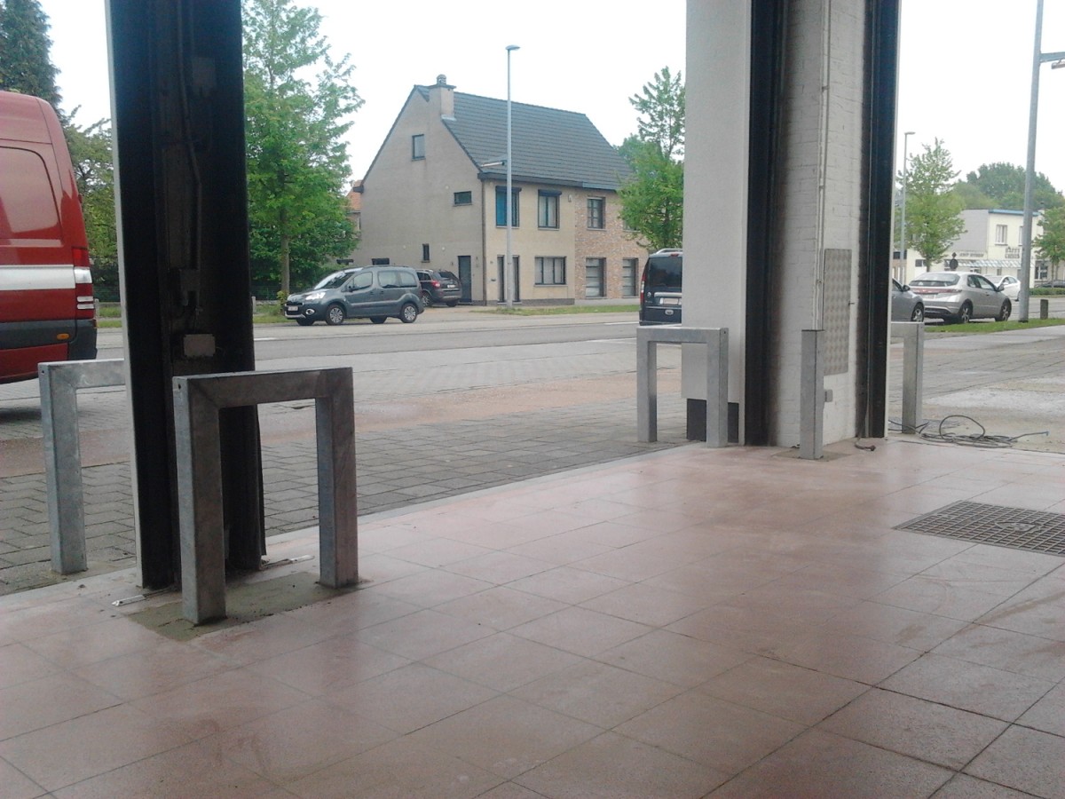 vlakke beugel muur